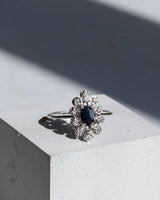 Sapphire and diamond daisy ring 18K Gold