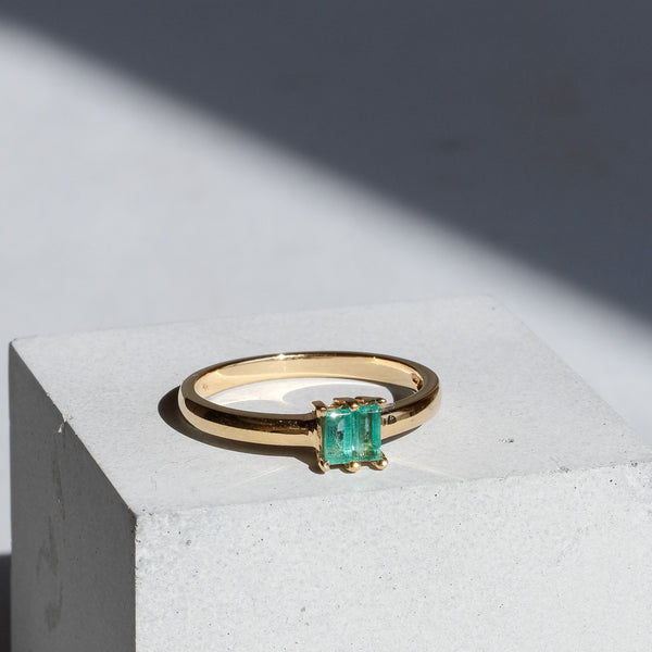 縞瑪瑙　リング　指輪、美しい色合い、１８K 枠、セミアンティーク写真を確認の上