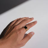 Onyx and diamond classic ring 14K Gold